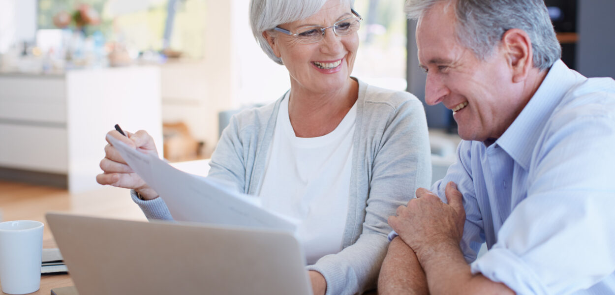 Shot of a senior couple working on their finances using a laptophttp://195.154.178.81/DATA/i_collage/pu/shoots/805856.jpg