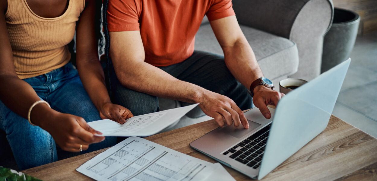 2 people filing their taxes on a laptop